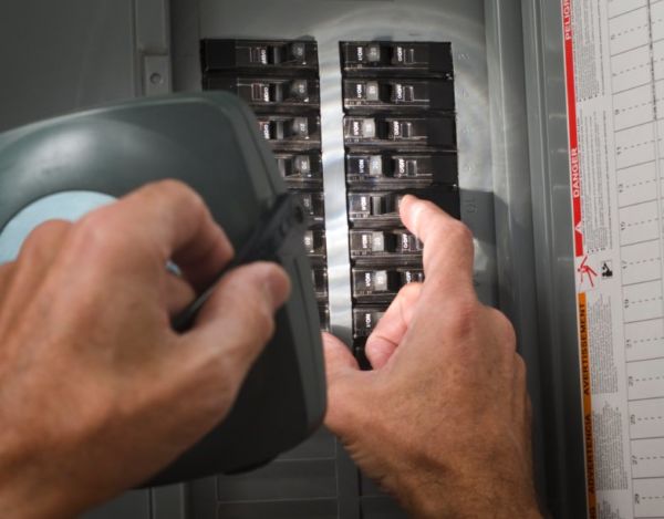 Why Is My Air Conditioner Tripping My Circuit Breaker A Florida Tech Explains Advanced Air