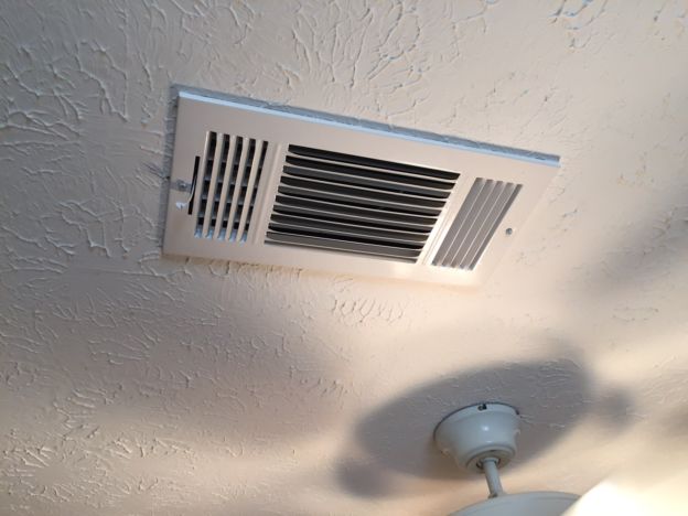 Why Is My Air Conditioner Frozen On the Inside? A Florida Tech Explains.